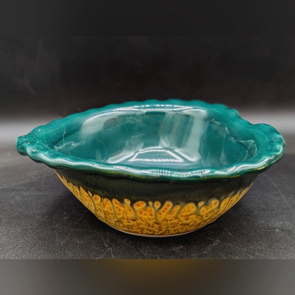 D.K Clay Studio Pottery HeartBowl ~Beige Green Stanford North Carolina SIGNED DK - Picture 1 of 8